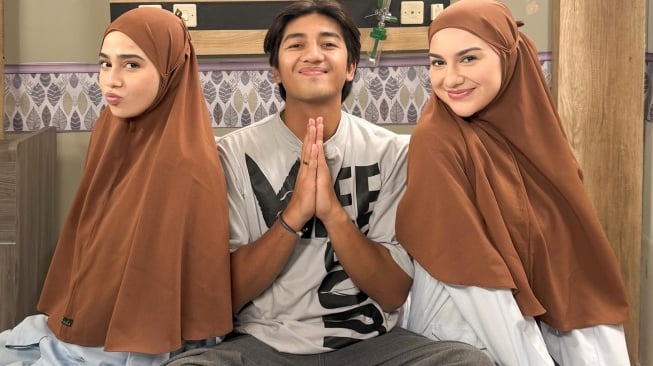 Gaya Kembar Syifa Hadju dan Irish Bella Pakai Hijab, Netizen: El Lihat El