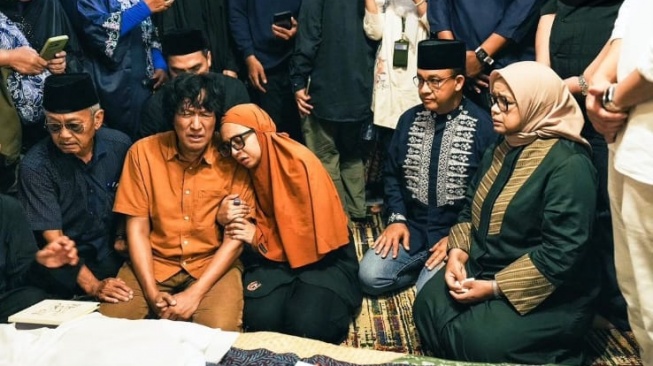 Anies Baswedan sambangi rumah duka Ikang Fawzi untuk takziah (Instagram/@aniesbaswedan)