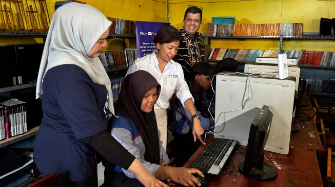 XL Axiata kembali gelar Program Gerakan Donasi Kuota (GDK) di SMK Adhi Karya, Cabangbungin, Kabupaten Bekasi. [XL Axiata]