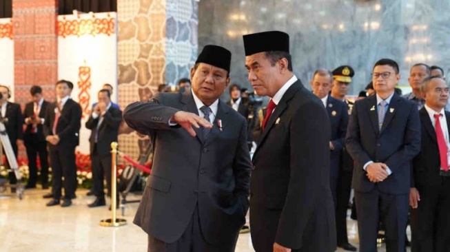 Bisik-bisik Prabowo Ke Mentan Amran, Menteri Yang Paling 'Disayang'