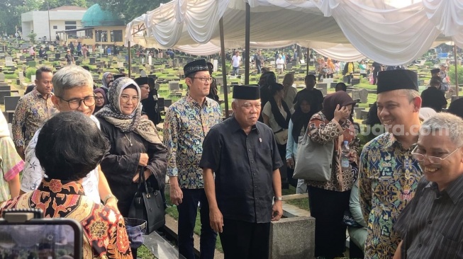 Menteri PUPR Ikut Antar Marissa Haque ke Peristirahatan Terakhir: Saya Sering Main Bareng Ikang