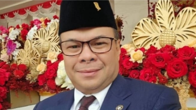 Beda Pendidikan Arteria Dahlan dan Romy Soekarno, Gantian Posisi di DPR RI