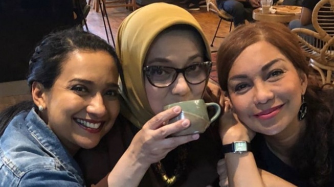 Shahnaz Haque, Marissa Haque dan Soraya Haque [Instagram/@shahnaz.haque]