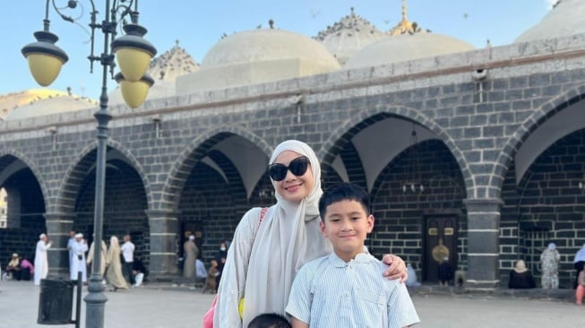 Reaksi Kaget Nagita Slavina Saat Tahu Rafathar Doakan Dirinya Begini di Multazam: Oh My God