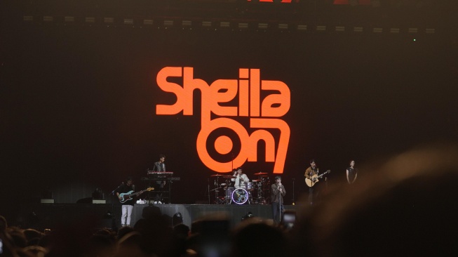 Penampilan Sheila on 7 saat konser di Bandung pada 28 September 2024. [Istimewa]