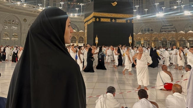 Umrah Jadi Pelarian? Paula Verhoeven Temukan Ketenangan di Tengah Isu Cerai dengan Baim Wong