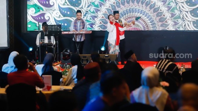 Penampilan band menghibur para peserta sesi Appreciation Night di acara Local Media Summit 2024 di Hotel Sultan, Jakarta, Rabu (2/10/2024). [Suara.com/Alfian Winanto]