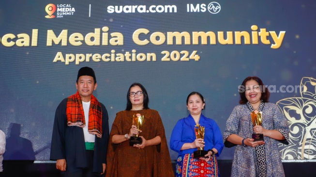 Parade Foto Penerima Award Local Media Summit 2024