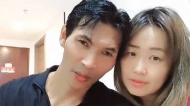 Perjalanan cinta Pinkan Mambo dan Arya Khan. [TikTok]