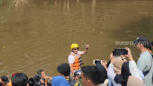 Diminta Warga Bangun Transportasi Air di Ciliwung, Begini Respons Ridwan Kamil