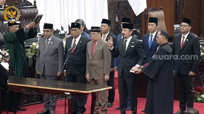 Sembilan pimpinan MPR RI periode 2024-2029 akhirnya dilantik pada Kamis (3/10/2024) pagi. (tangkap layar)