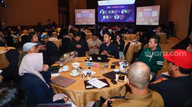 Para peserta mengikuti sesi Coaching Clinic di acara Local Media Summit 2024 di Hotel Sultan, Jakarta, Kamis (3/10/2024). [Suara.com/Alfian Winanto]