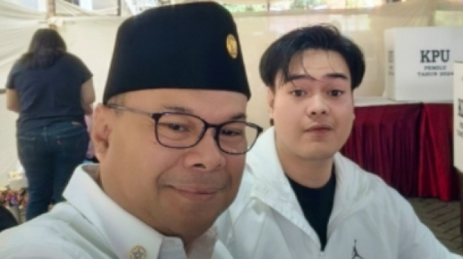 Tak Seheboh Azizah Salsha, Jeje Soekarno Diduga Tak Dampingi Romy Soekarno Saat Pelantikan Anggota DPR