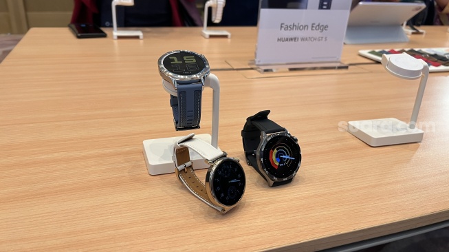 Smartwatch Huawei GT 5 yang resmi diluncurkan ke Indonesia pada Kamis (3/10/2024). [Suara.com/Dicky Prastya]