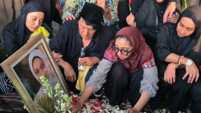 Artis senior dan politikus Marissa Haque meninggal dunia secara mendadak pada Rabu (2/10/2024) malam. [Dok.Antara]