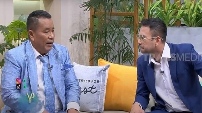 Hotman Paris dan Raffi Ahmad. [Youtube/Trans7 Official]