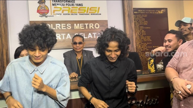 Usai Diperiksa Polisi, Vadel Badjideh Justru Asyik Joget DudiDam di Kantor Polisi