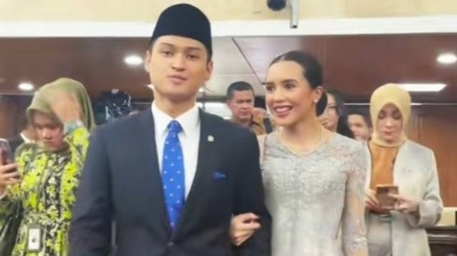 Potret Beby Tsabina Dampingi Rizki Natakusumah Pelantikan DPR RI (Instagram)