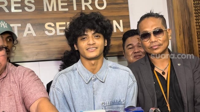 Laporkan Nikita Mirzani ke Polisi Gegara Tak Terima Dibilang Tukang Semir, Umar Badjideh: Vadel Ganteng Kan?