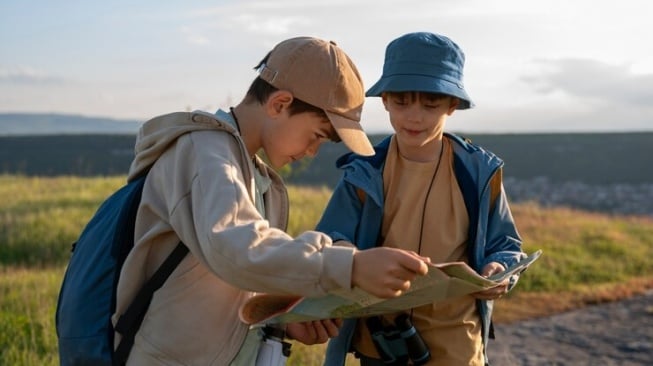 Apa Itu Adventure Parenting? Ini Manfaatnya untuk Anak