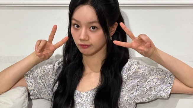 4 Mix and Match OOTD Ngampus ala Lee Hyeri untuk Tampil Trendy Setiap Hari