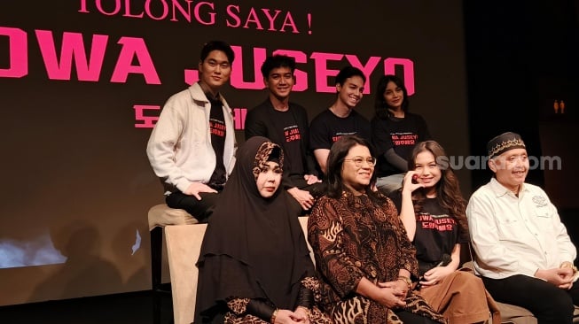 Pemain film Dowa Juseyo-Tolong Saya saat konferensi pers di Senayan, Jakarta Pusat [Suara.com/Rena Pangesti]