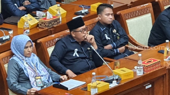 Solidaritas Hakim Indonesia akhirnya diterima audiensi oleh DPR RI di Komplek Parlemen, Senayan, Jakarta, Selasa (8/10/2024). (Suara.com/Bagaskara)