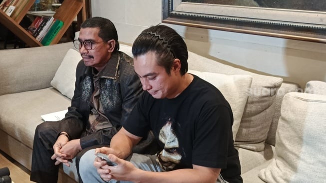 Baim Wong saat konferensi pers di Bintaro, Jakarta Selatan pada Selasa (8/10/2024). [Suara.com/Rena Pangesti]