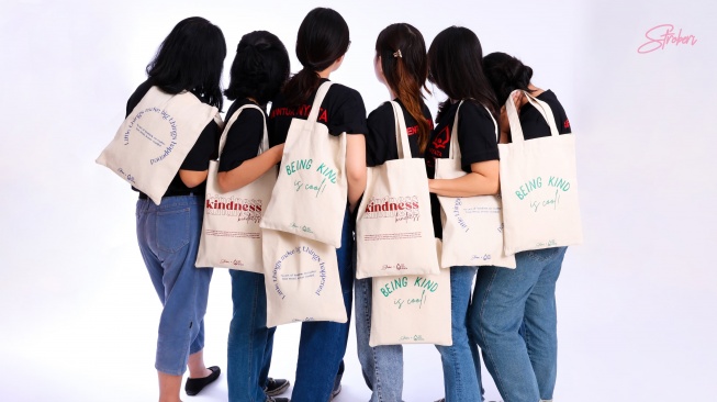 Totebag dengan Pesan Positif, Langkah Kecil untuk Dukung Pendidikan Anak di Daerah Terpencil Indonesia