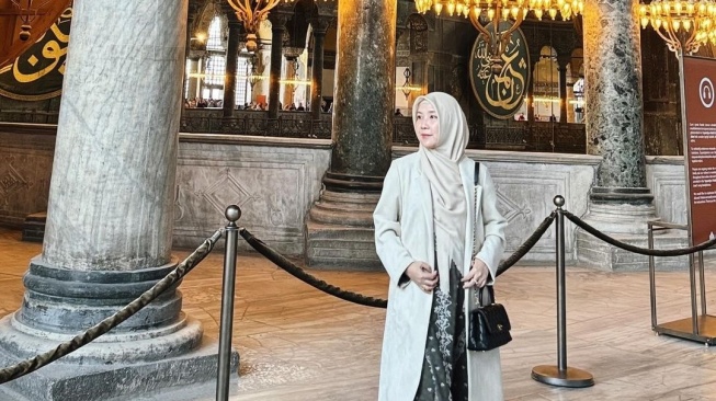 Koleksi tas branded Alia Suryani atau Bunda Aliyya, ibu mertua Gus Zizan. (Instagram/@bunda_aliyya)