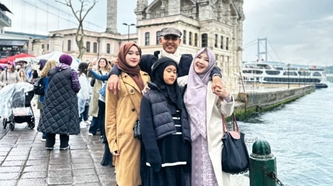 Koleksi tas branded Alia Suryani atau Bunda Aliyya, ibu mertua Gus Zizan. (Instagram/@bunda_aliyya)