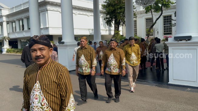 Organisasi masyarakat atau ormas Putra Jawa Kelahiran Sumatra (Pujakesuma) usai menghadap Presiden Joko Widodo atau Jokowi di Istana Kepresidenan Jakarta. (Suara.com/Novian)