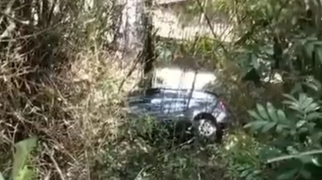 Diduga Rem Blong, Mobil Terjun Ke Jurang Sedalam 8 Meter di Tanjakan Bundelan Perbatasan Klaten-Gunungkidul