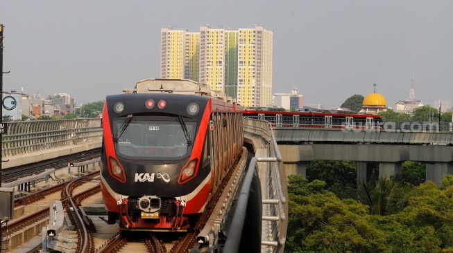 Masuk Musim Hujan, LRT Jabodebek Terapkan Sistem Cuci Kereta Otomatis