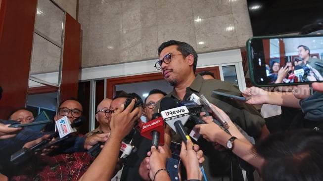 Anggota DPR RI fraksi Partai Golkar, Maman Abdurrahman. (Suara.com/Bagaskara)