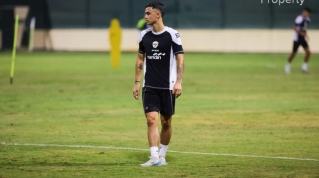 Meski Tak Segemerlap Mees Hilgers, Eliano Reijnders Bisa Jadi Bom Waktu bagi Pertahanan Bahrain