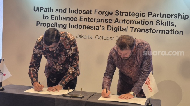 Kolaborasi Indosat x UiPath di bidang otomatisasi, Jakarta, Rabu (9/10/2024). [Suara.com/Dythia Novianty]