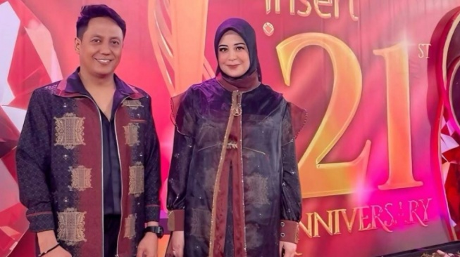 Risty Tagor bersama Ang Sharly [Instagram/angsharly]