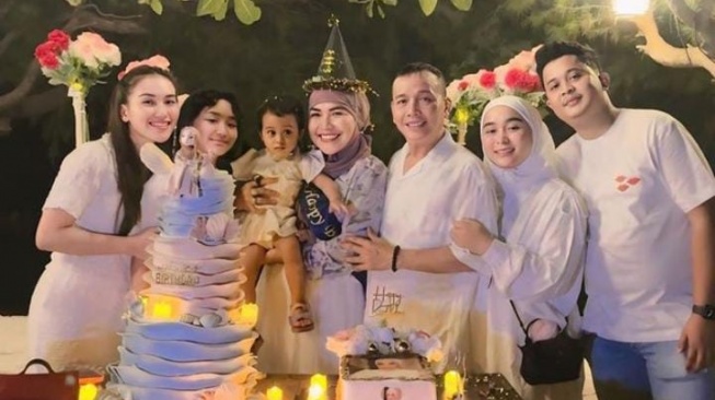 Pantas Kaya Raya sampai Bisa Sewa Satu Pulau, Ayu Ting Ting Ternyata Komisaris di Perusahaan Ini