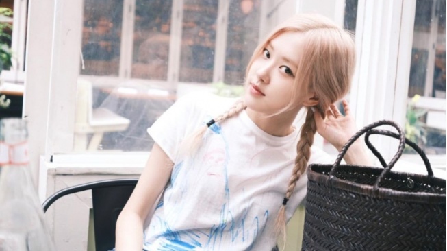 5 Idol K-Pop Cewek Berambut Blonde yang Memesona, Bikin Terpana!