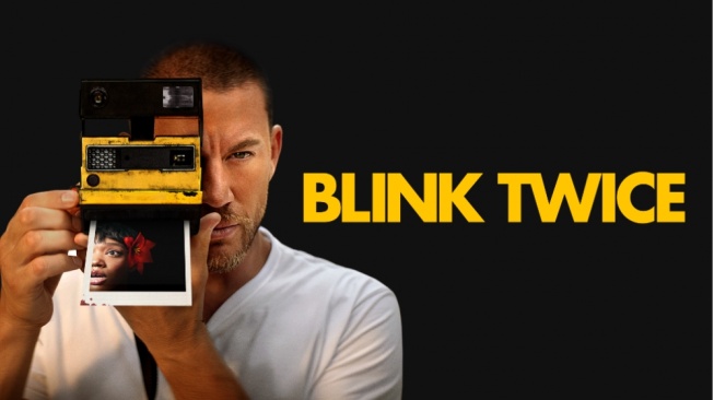 Ulasan Film Blink Twice, Potret Orang Kaya Bersenang-senang dengan Uangnya