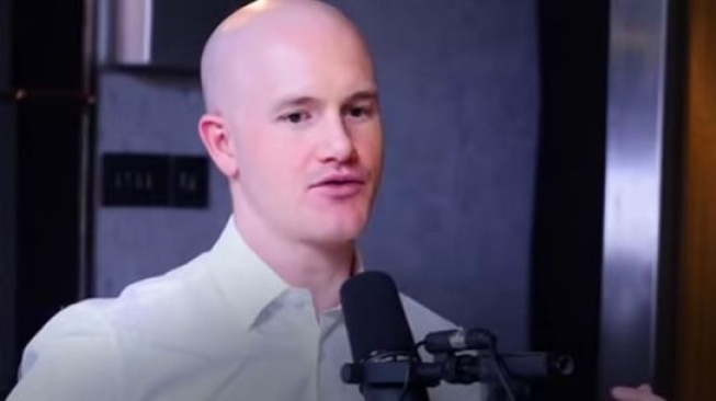 Brian Armstrong bersama Angela Meng. [YouTube/The Diary of CEO]