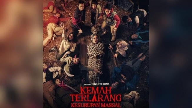 Review Film 'Kemah Terlarang: Kesurupan Massal', Horor Kultural yang Kental