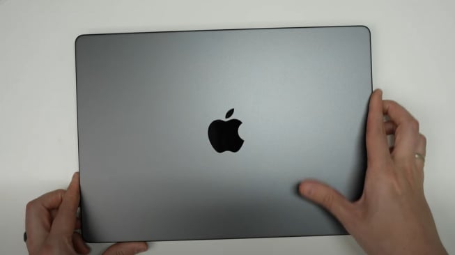 Penampakan MacBook Pro M4. (YouTube/ Romancev768)