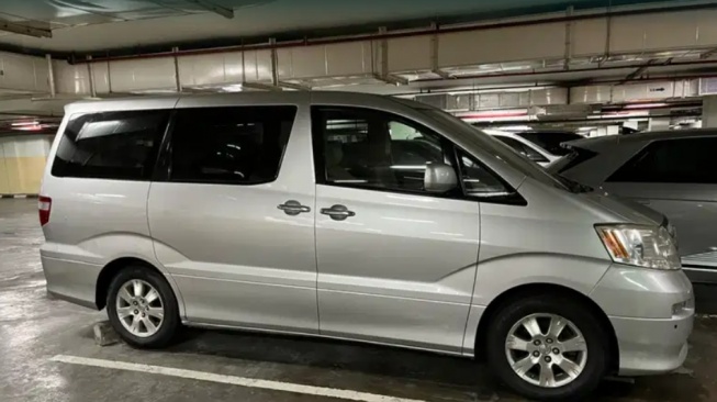 Toyota Alphard generasi pertama (Olx)