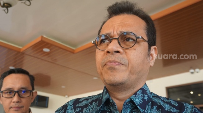 Wakil Menteri Komunikasi dan Informatika (Wamenkominfo) Nezar Patria saat memberi paparan kepada wartawan di Jogja, Jumat (11/10/2024). [Suarajogja.id/Hiskia]