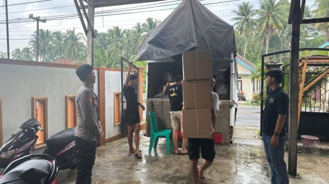 Logistik Pilkada 2024 Tiba di Pesisir Barat, Polisi Jaga Ketat Gudang Penyimpanan