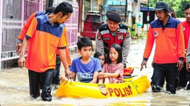 Banjir Kota Tebing Tinggi, Kemensos Langsung Salurkan Berbagai Bantuan