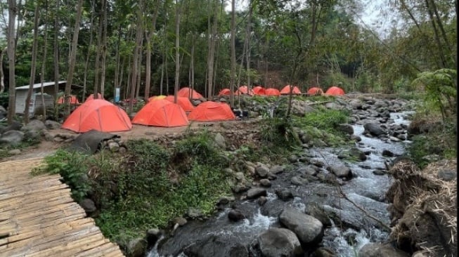 5 Rekomendasi Spot Camping Dekat Surabaya dengan Suasana Tepi Sungai: Syahdu Banget