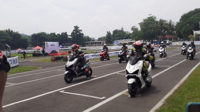 Persaingan Sengit Pecah di Sirkuit Sentul, Pembalap Berebut Juara Balap Motor Listrik United E-Motor